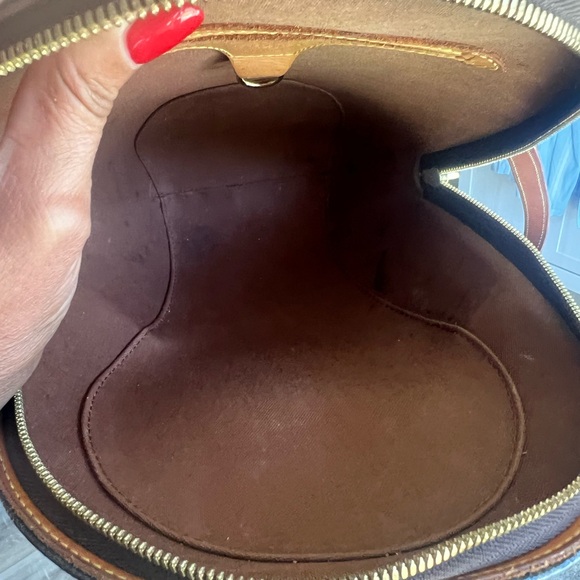 Louis Vuitton back pack like new - Picture 3 of 7